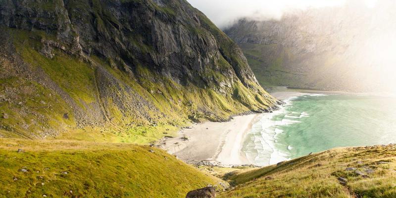 ESG浪潮下的贵金属投资新范式：深圳中金德解析黄金交易的可持续金融策略